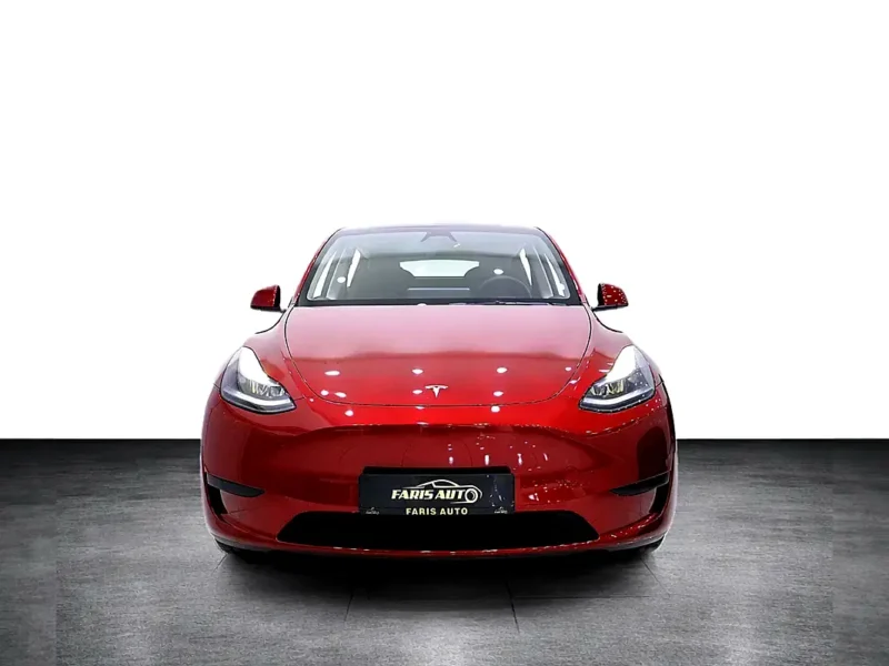 2024 Tesla Model Y Electric Vehicle Red Black Coupe 350 - 450 KM Range