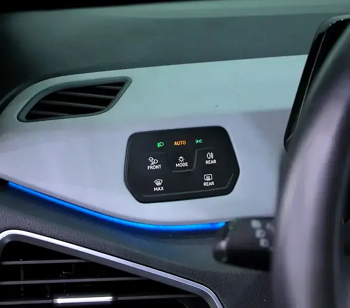 2022 Volkswagen ID.3 Pro Electric Vehicle White Black Hatchback 350 - 450 KM