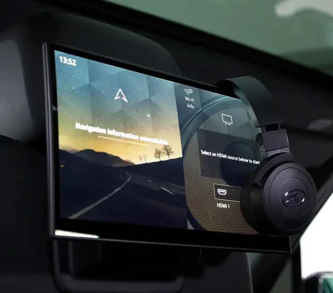 2024 Land Rover Range Rover HSE P530 4.4L Twin-Turbocharged V8 Petrol Black SUV