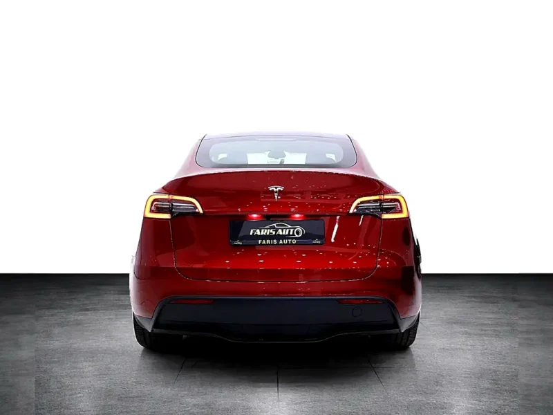2024 Tesla Model Y Electric Vehicle Red Black Coupe 350 - 450 KM Range