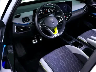 2022 Volkswagen ID.3 Pro Electric Vehicle White Black Hatchback 350 - 450 KM