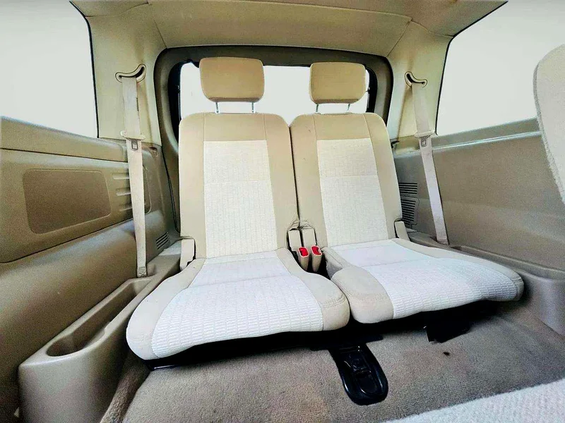 2008 Ford Explorer XLT 4.0 Litres V6 Petrol Engine Silver Beige SUV Automatic Clean Car