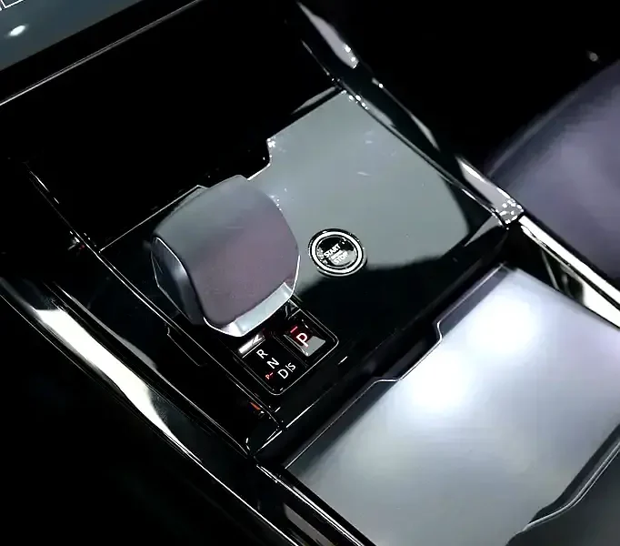 2024 Land Rover Range Rover Sport HSE Dynamic 3.0-L 6-cylinder Engine White Black SUV