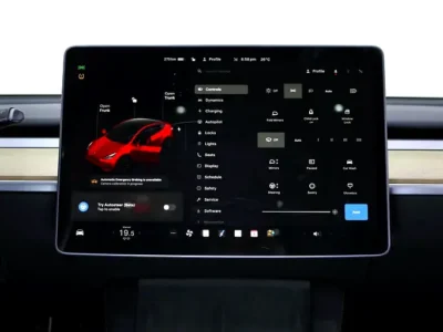2024 Tesla Model Y Electric Vehicle Red Black Coupe 350 - 450 KM Range