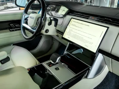 2025 Land Rover Range Rover Vogue HSE 4.4-liter Twin-Turbo V8 Engine Black White SUV