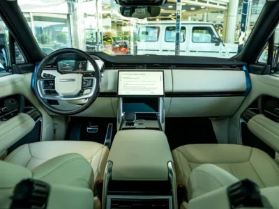 2025 Land Rover Range Rover Vogue HSE 4.4-liter Twin-Turbo V8 Engine Black White SUV