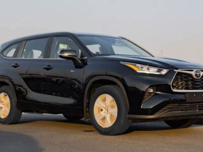 2026 Toyota Highlander LE 2.5L 4-Cylinder Hybrid Engine Black Grey SUV