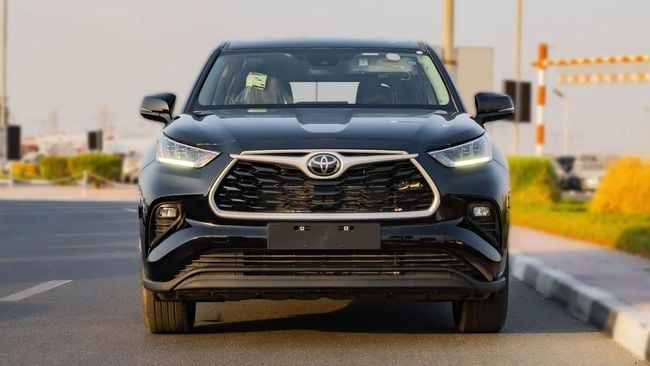 2026 Toyota Highlander LE 2.5L 4-Cylinder Hybrid Engine Black Grey SUV