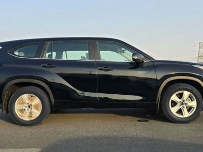 2026 Toyota Highlander LE 2.5L 4-Cylinder Hybrid Engine Black Grey SUV