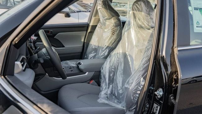 2026 Toyota Highlander LE 2.5L 4-Cylinder Hybrid Engine Black Grey SUV