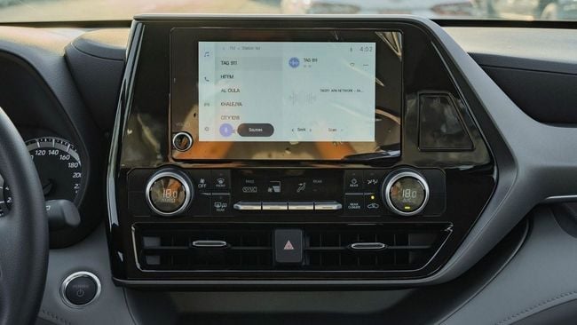 2026 Toyota Highlander LE 2.5L 4-Cylinder Hybrid Engine Black Grey SUV