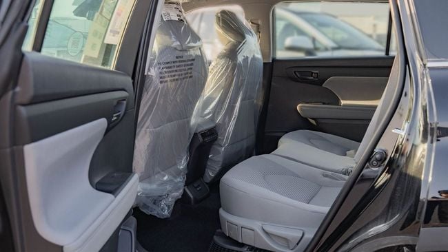 2026 Toyota Highlander LE 2.5L 4-Cylinder Hybrid Engine Black Grey SUV