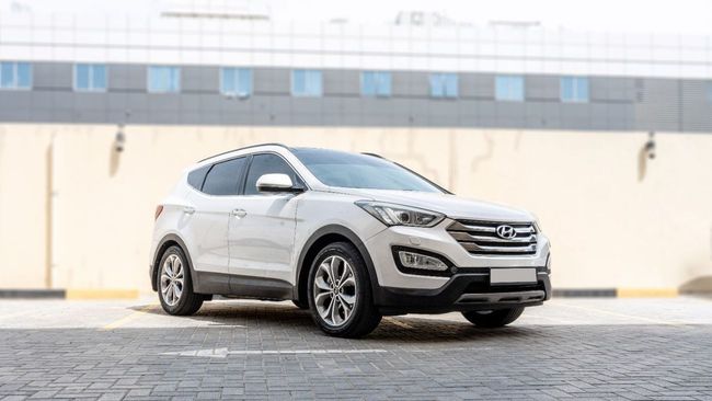 2016 Hyundai Santa Fe 3.3 Litres V6 Petrol Engine White Black SUV GCC Specs