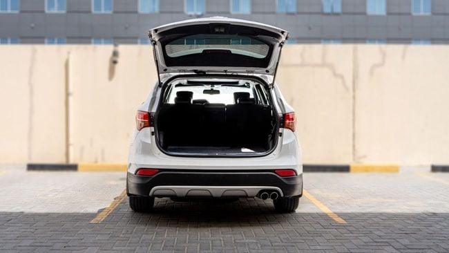 2016 Hyundai Santa Fe 3.3 Litres V6 Petrol Engine White Black SUV GCC Specs