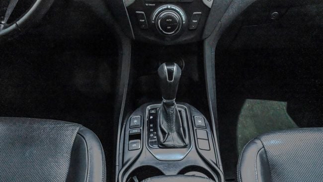 2016 Hyundai Santa Fe 3.3 Litres V6 Petrol Engine White Black SUV GCC Specs