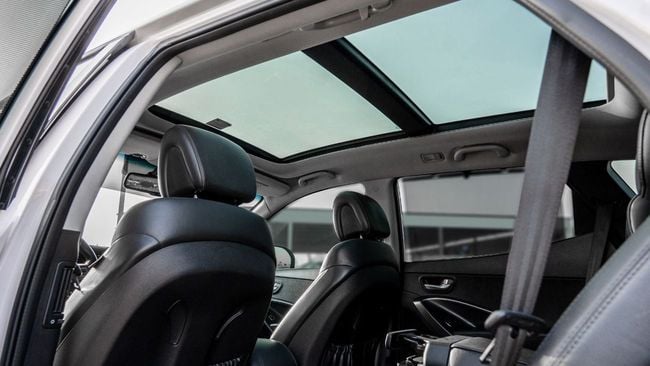 2016 Hyundai Santa Fe 3.3 Litres V6 Petrol Engine White Black SUV GCC Specs