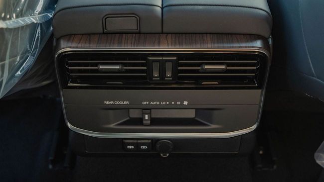 2026 Toyota Land Cruiser 300 GXR 3.3L V6 Twin Turbo Diesel Engine White Black SUV GCC Specs