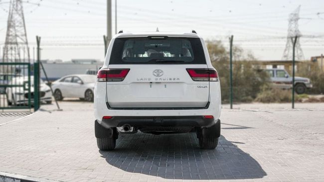 2026 Toyota Land Cruiser GXR 4.0 Litres V6 Petrol Engine White Black SUV GCC Specs