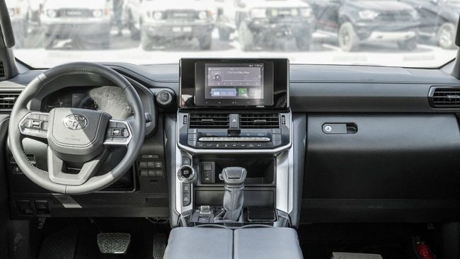 2026 Toyota Land Cruiser GXR 4.0 Litres V6 Petrol Engine White Black SUV GCC Specs