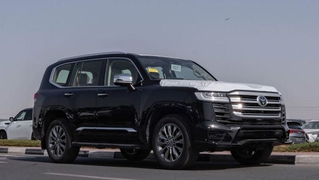 2026 Toyota Land Cruiser 300 VXR 3.5 Litres V6 Twin Turbo Petrol Black Beige SUV GCC Specs