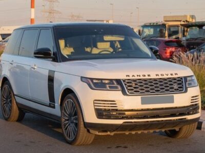 2020 Land Rover Range Rover Vogue 5.0-liter V8 Supercharged Engine White Beige SUV