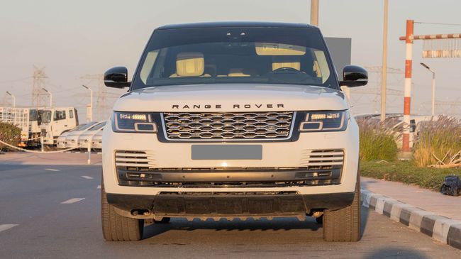2020 Land Rover Range Rover Vogue 5.0-liter V8 Supercharged Engine White Beige SUV
