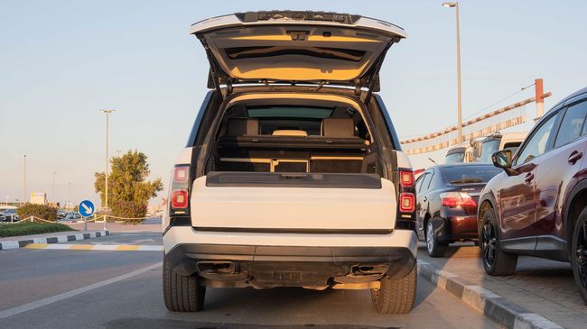 2020 Land Rover Range Rover Vogue 5.0-liter V8 Supercharged Engine White Beige SUV