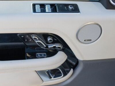 2020 Land Rover Range Rover Vogue 5.0-liter V8 Supercharged Engine White Beige SUV