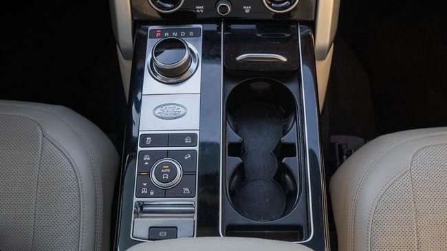 2020 Land Rover Range Rover Vogue 5.0-liter V8 Supercharged Engine White Beige SUV