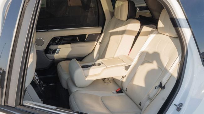 2020 Land Rover Range Rover Vogue 5.0-liter V8 Supercharged Engine White Beige SUV