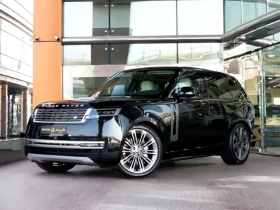 2025 Land Rover Range Rover Vogue HSE 4.4-liter Twin-Turbo V8 Engine Black White SUV