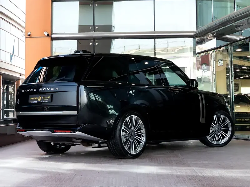 2025 Land Rover Range Rover Vogue HSE 4.4-liter Twin-Turbo V8 Engine Black White SUV