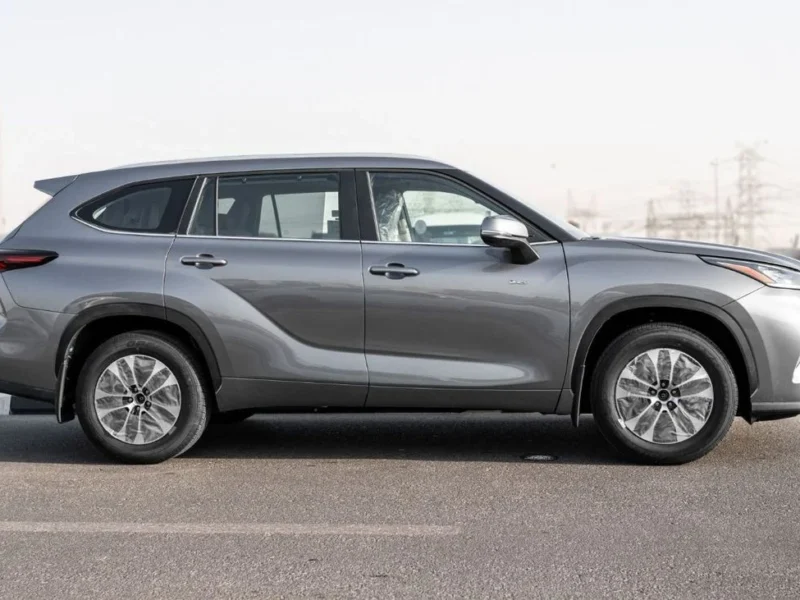 2026 Toyota Highlander GLE 2.5L 4-Cylinder Hybrid Engine Grey SUV GCC Specs