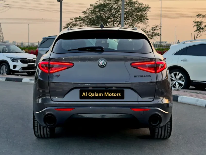 2022 Alfa Romeo Stelvio Veloce 2.0 Litres 4-cylinder Turbo Engine Grey Red Crossover