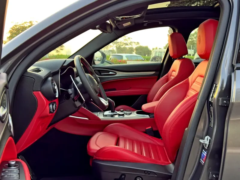 2022 Alfa Romeo Stelvio Veloce 2.0 Litres 4-cylinder Turbo Engine Grey Red Crossover