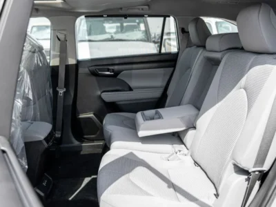 2026 Toyota Highlander GLE 2.5L 4-Cylinder Hybrid Engine Silver Grey SUV GCC Specs