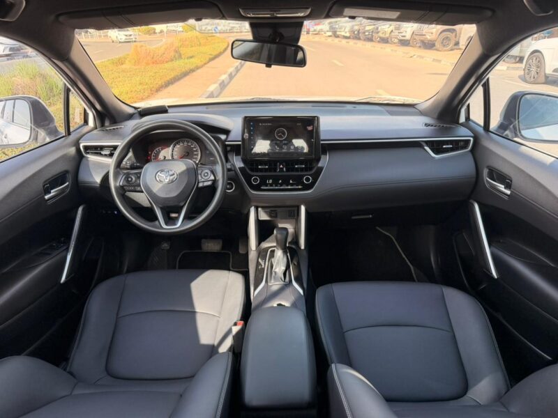2022 TOYOTA Corolla Cross 2.0 Litres V4 petrol Engine White Black SUV Automatic