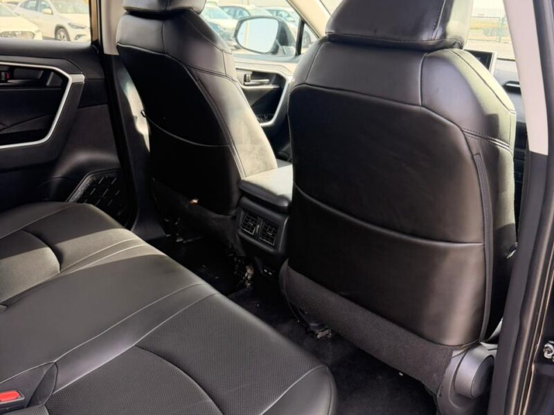 2024 TOYOTA RAV 4 LE 4X4 2.5 Litres V4 Petrol Engine Black SUV Automatic USA Specs