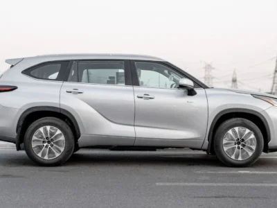 2026 Toyota Highlander GLE 2.5L 4-Cylinder Hybrid Engine Silver Grey SUV GCC Specs