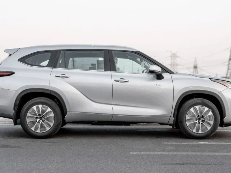 2026 Toyota Highlander GLE 2.5L 4-Cylinder Hybrid Engine Silver Grey SUV GCC Specs