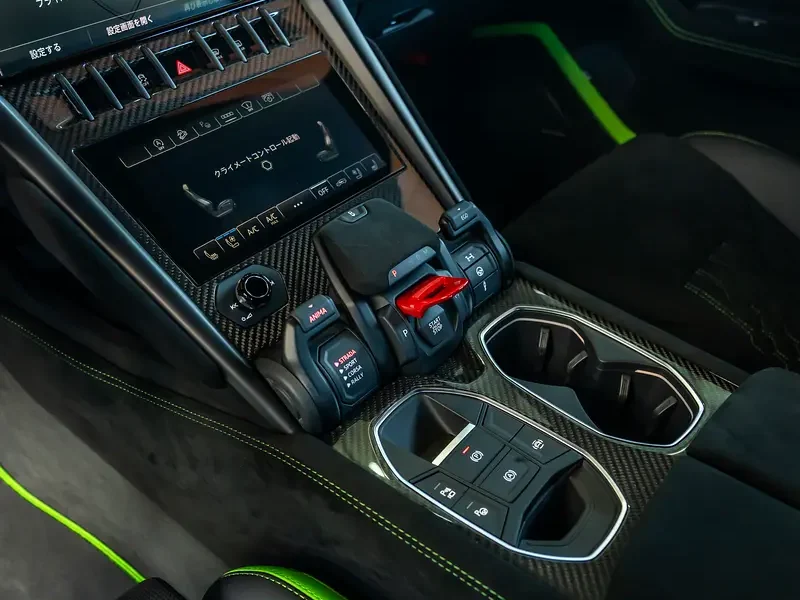 2024 Lamborghini Urus Performante 4.0L twin-turbo V8 Petrol Engine Green Black SUV