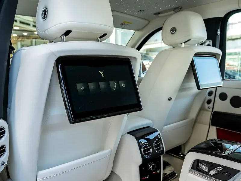 2025 Rolls-Royce Cullinan Black Badge 6.75-liter Twin-Turbocharged V12 Engine White SUV