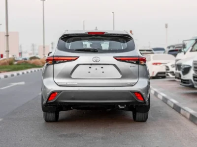 2026 Toyota Highlander GLE 2.5L 4-Cylinder Hybrid Engine Silver Grey SUV GCC Specs