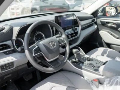 2026 Toyota Highlander GLE 2.5L 4-Cylinder Hybrid Engine Grey SUV GCC Specs