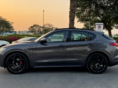 2022 Alfa Romeo Stelvio Veloce 2.0 Litres 4-cylinder Turbo Engine Grey Red Crossover