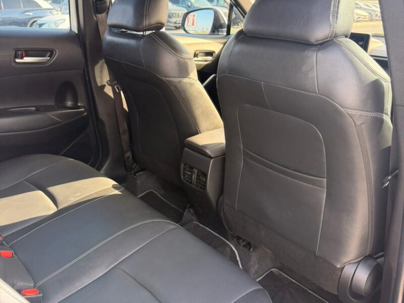 2022 TOYOTA Corolla Cross 2.0 Litres V4 petrol Engine White Black SUV Automatic