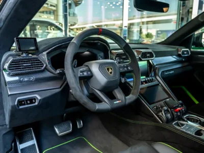 2024 Lamborghini Urus Performante 4.0L twin-turbo V8 Petrol Engine Green Black SUV
