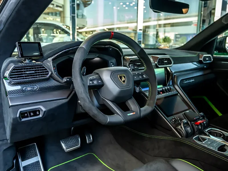 2024 Lamborghini Urus Performante 4.0L twin-turbo V8 Petrol Engine Green Black SUV