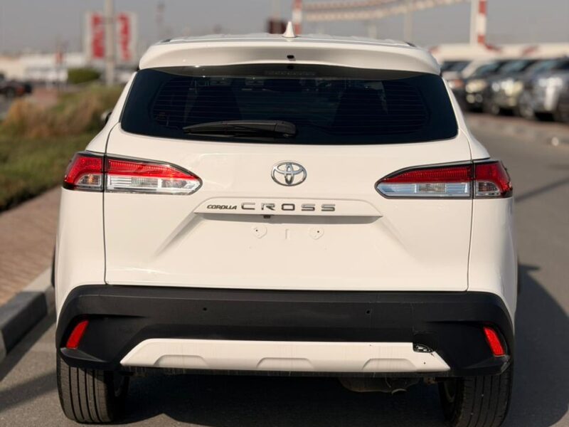 2022 TOYOTA Corolla Cross 2.0 Litres V4 petrol Engine White Black SUV Automatic