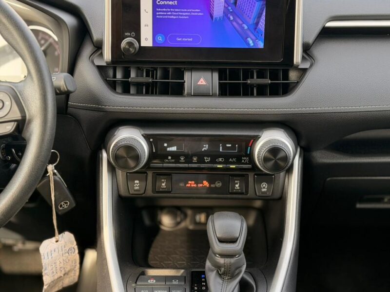 2024 TOYOTA RAV 4 LE 4X4 2.5 Litres V4 Petrol Engine Black SUV Automatic USA Specs